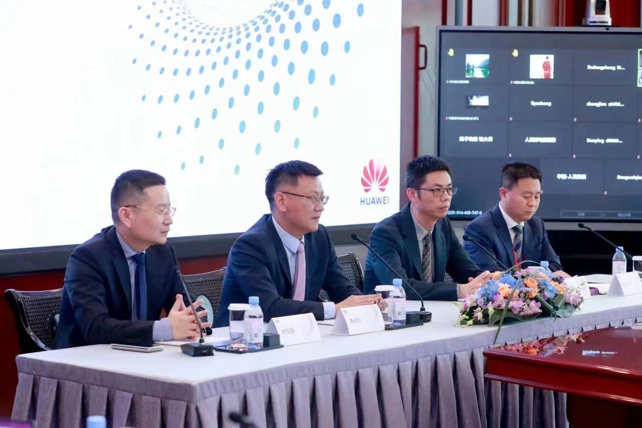 如何安手机卡华为
:“解密”华为机场与轨道军团：聚焦打造ICT数字底座，有所为有所不为