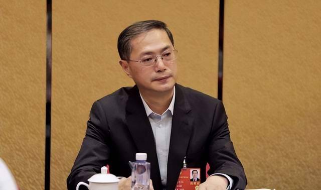 华为高端全网通手机啥型号:委员周世虹建议消除对罪犯子女考公的限制：一人犯罪一人当，父亲犯罪为什么要影响孩子上学找工作呢？