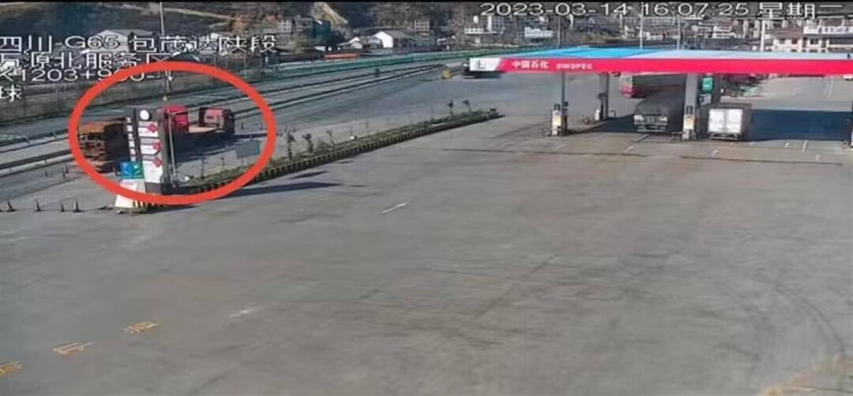 苹果手机万人号应用宝版:大货车司机在高速服务区身亡多日，知情人：距商业区较远，不易被察觉