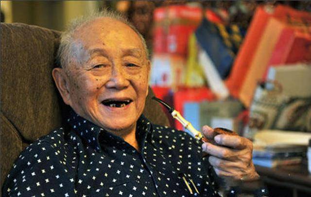 91魔界封神苹果版
:91岁撩到林青霞，93岁开法拉利，这老顽童却说：趁我没死，快夸我