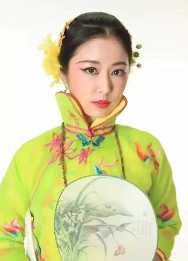 改良旗袍微胖苹果版:林心如罕见大翻车！穿艳丽旗袍化浓妆变姨太太，气质大变不敢认