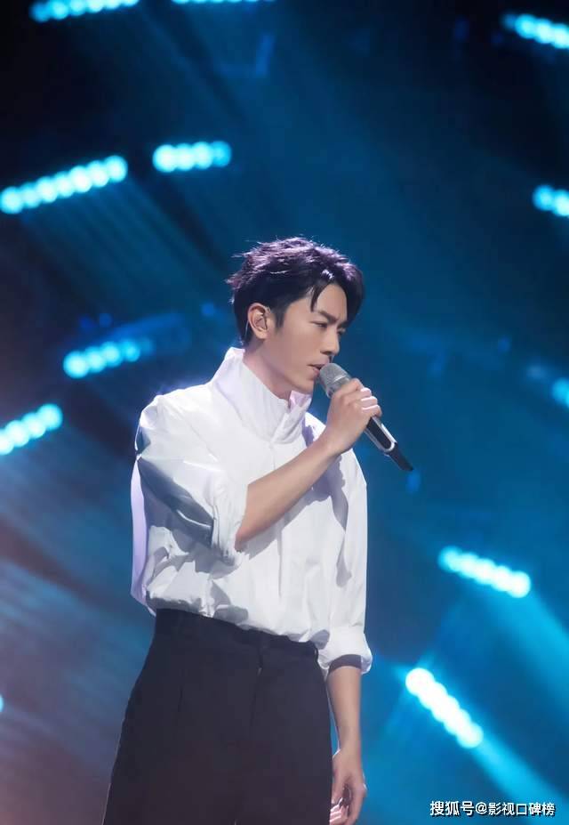 校园版小苹果歌曲:被张信哲称顶流，却遭《中国好声音》淘汰，如今的他已为人夫