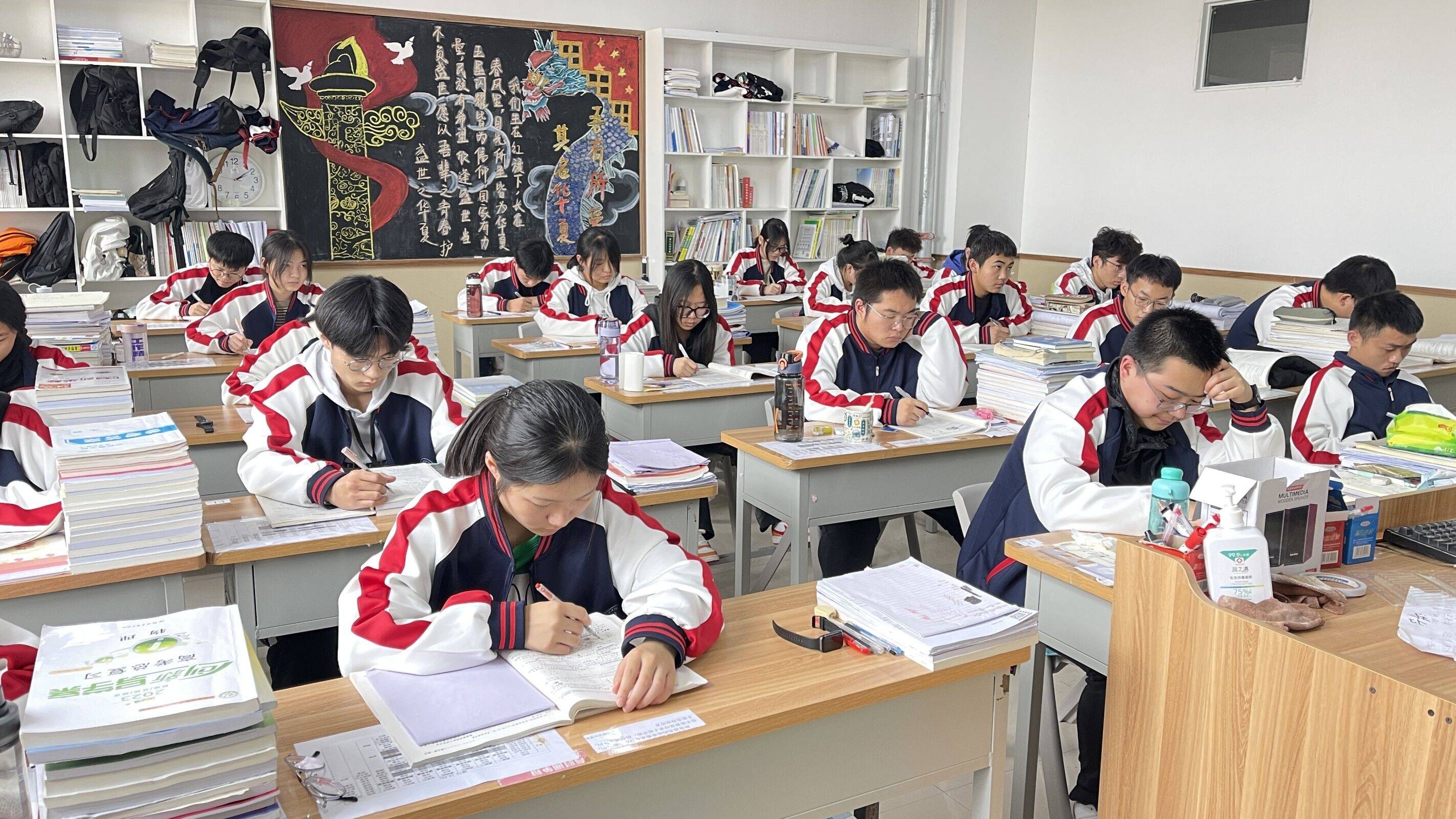 手机排名前十名:前十名民办高中_郑州民办高中排名前十