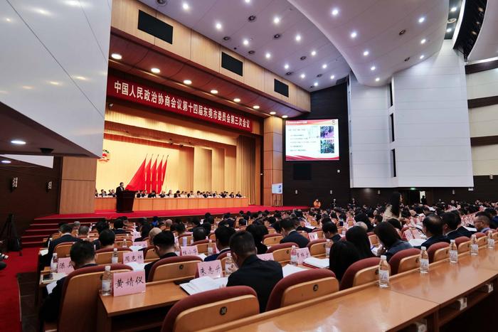 直击两会现场客户端现场直播两会现场直播